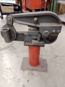 lot 905 image: Alloy CutBend Multi Tool Cut 2.5in. Bend 3in.