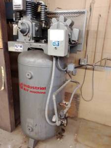 lot 907 image: 80 gal.  Industrial Air Machine, Single Phase, 200 PSI, 5 Hp, 230V, 22A, Model B521E80V. Made in USA. Loc shop
