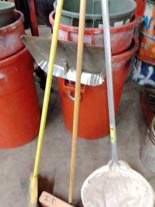 lot 923 image: Super Large Shop Dustpan, 3 Trash Cans and contents.