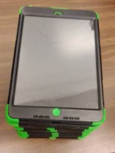 lot 929 image: iPad Model A1432 Generation II (9) Green Covers Loc