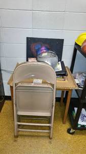 lot 1415 image: Table, folding chairs, radio and more.