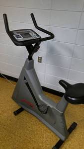 lot 1431 image: Life Fitness Life Cycle 9100, with heart rate monitor.