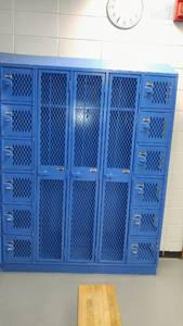 lot 1424 image: Lockers, Blue, 18 door