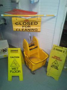 lot 1163 image: Rubbermaid Janitorial, maintenance (4)