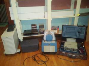 lot 1324 image: Electronics Mostly Vintage, Vu-Lyte III,  Gateway 930, TOA Speaker.