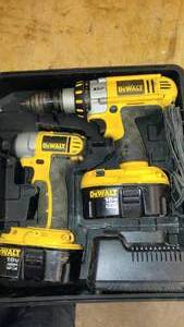 lot 817 image: DeWalt  in. 18V Drill DC920  Driver DC 825 Kit with Charger, batteries (2)