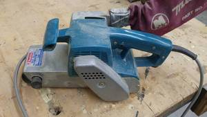 lot 818 image: Makita Belt Sander