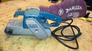 lot 826 image: Makita Belt Sander