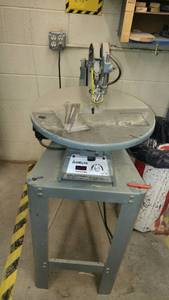 lot 828 image: Delta Scroll Saw with stand