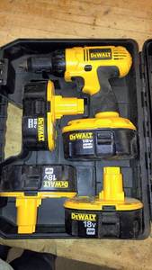 lot 1263 image: DeWalt DC759 Cordless Drill Driver with case, Battery (4)  no charger