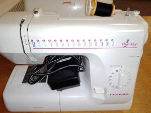 lot 1180 image: Jacome Sewing Machine with table.