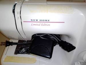 lot 1185 image: New Home 2014 LE Sewing Machine with table.