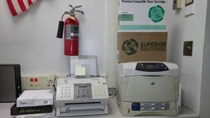lot 935 image: HP LaserJet 4250 4350 series. Canon fax phone l75 and more.