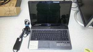 lot 960 image: Acer Aspire laptop 15.6 in HD LCD screen with cord.