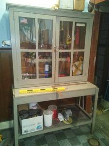 lot 875 image: Cabinet and contents.