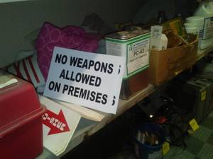 lot 1127 image: Contents on shelf  janitorial and maintenance