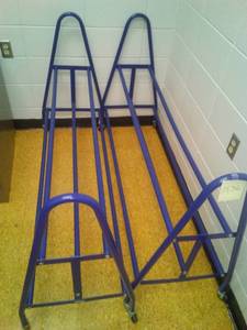 lot 1536 image: 2 Rolling 5ft Basketball racks - 18 balls each.