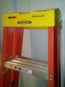 lot 1552 image: Werner 6ft fiberglass ladder  like NEW  fabulous. Multi-Purpose