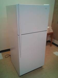 lot 1557 image: Whirlpool Refrigerator 18CF 66 x 31 x 29in. CleanWorking.