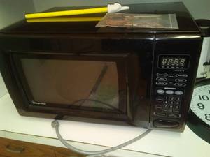 lot 1558 image: Magic Chef microwave and more. CleanWorking