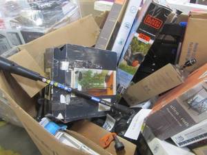 lot 22 image: WHOLESALE MIXED PALLET OF RETURNS - SMALL HOUSEWARES AND GARAGE ITEMS