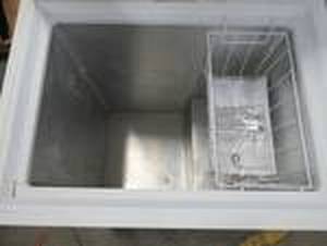 lot 53 image: Hotpoint 5.1-cu ft Manual Chest Freezer (White) HHM5SMWW