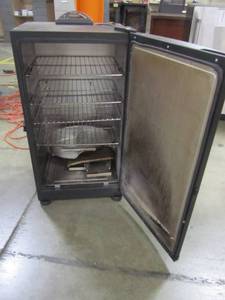 lot 54 image: Masterbuilt Pro Mes 130B Digital Electric Smoker MB26071317