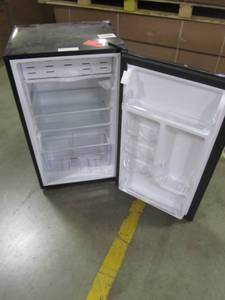 lot 55 image: Magic Chef 3.3 cu. ft. Mini Fridge in Black HMR330BE