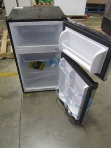 lot 65 image: Frigidaire 3.1-cu ft Freestanding Mini Fridge Freezer Compartment (Silver Mist) FFPS3133UM