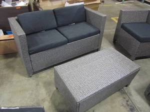 lot 37 image: Outdoor Patio Furniture Set
