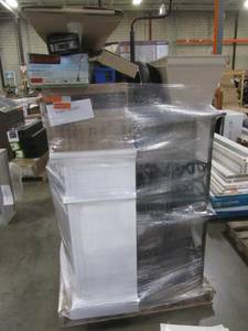 lot 39 image: WHOLESALE MIXED PALLET OF RETURNS - HOME DECOR AND GARAGE ITEMS