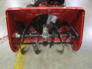 lot 135 image: Worldlawn 24 in. 7.5 HP Electric Start Briggs & Stratton Two-Stage Gas Snow Blower WS2475BSE