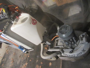 lot 5 image: LaVina Floor Grinder
