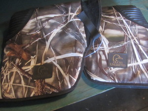 lot 48 image: DU Hand Warmers