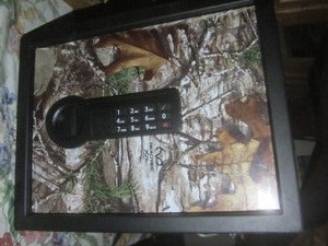 lot 77 image: Stack On Digital Safe