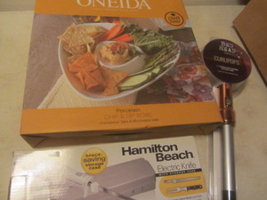 lot 89 image: Chip & Dip, Electric Knife, Ceramic, Curling Iron