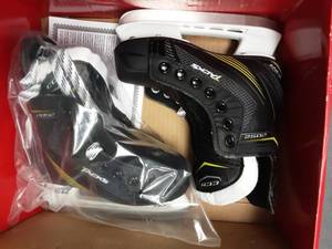 CCM Youth Hockey Skates Sz. 11