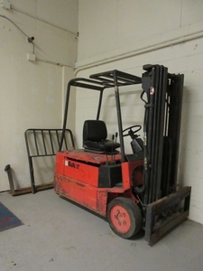 lot 301 image: BAKER ELECTRIC FORKLIFT WITH BATTERY CHARGER