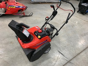 lot 7 image: SIMPLICITY SS822EX SNOWBLOWER