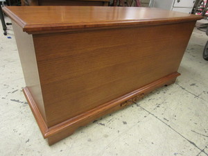 lot 411 image: SOLID WOOD STORAGE CHEST