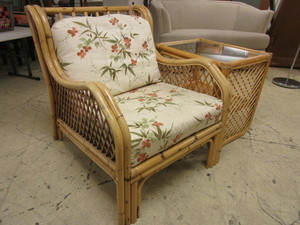 lot 418 image: BAMBOO-STYLE RATTAN CHAIR WITH SIDE TABLE