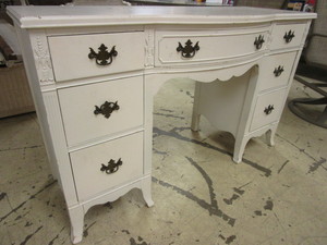 lot 424 image: DECORATIVE WOOD DESK