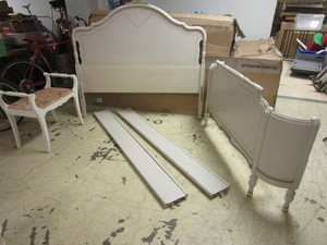 lot 425 image: DECORATIVE WOOD BED FRAME AND BENCH