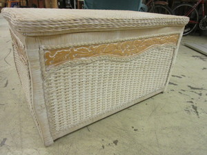 lot 426 image: PIER 1 IMPORTS WICKER WOOD-LINED CHEST