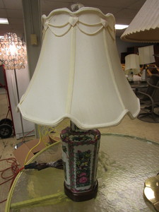 lot 437 image: DECORATIVE TABLE LAMPS