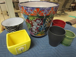 lot 443 image: DECORATIVE PLANT POTS