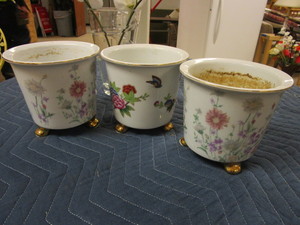 lot 446 image: DECORATIVE PLANTER POTS