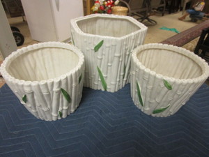 lot 447 image: DECORATIVE PLANT POTS