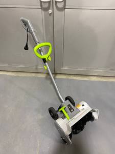 lot 27 image: EARTHWISE 16 in. 12 Amp Corded Electric Snow Shovel