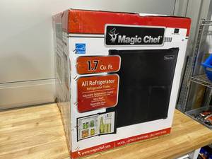 lot 40 image: MAGIC CHEF 1.7 cu. ft. Freezerless Mini Fridge in Black